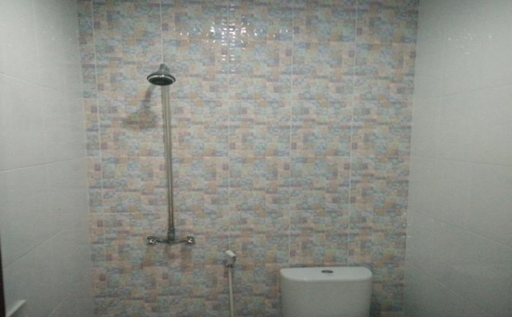 bathroom di mars hotel aceh