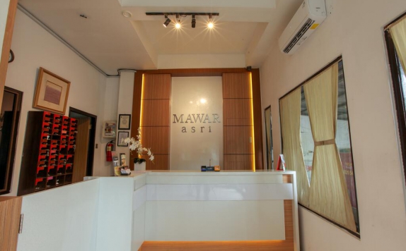 Receptionist di Mawar Asri Hotel