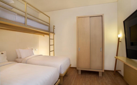 Tampilan Bedroom Hotel di MaxOne Tidar