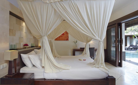 Tampilan Bedroom Hotel di Maya Sayang Villas & Restaurant Seminyak