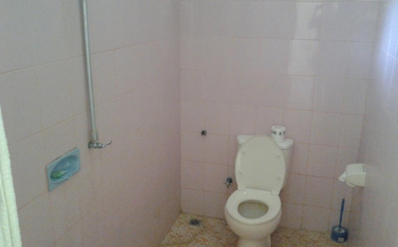 Tampilan Bathroom Hotel di Medori Putih Homestay