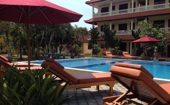 Outdoor Pool Hotel di Mekar Jaya Bungalows