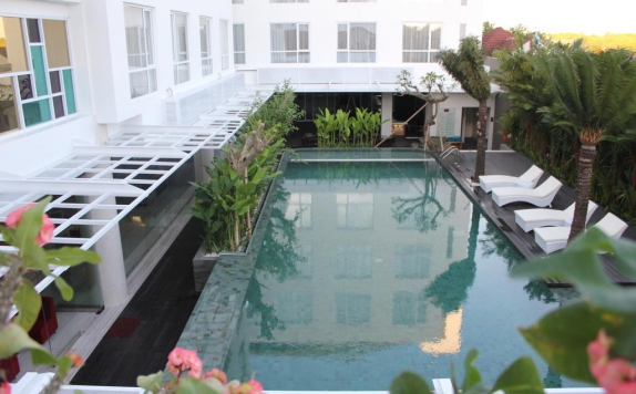 Swimming Pool di Mercure Bali Harvestland Kuta