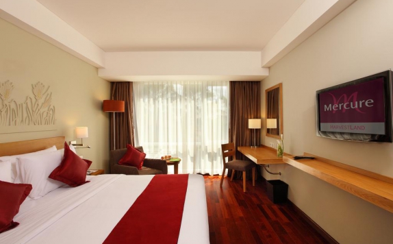 Tampilan Bedroom Hotel di Mercure Bali Harvestland Kuta