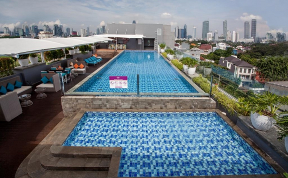 Swimming Pool di Mercure Jakarta Cikini