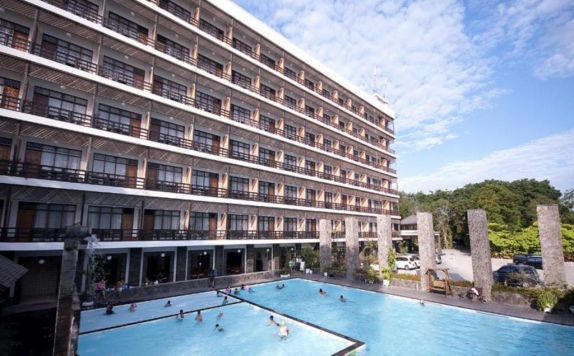 Swimming Pool di Mesra Resort Hotel