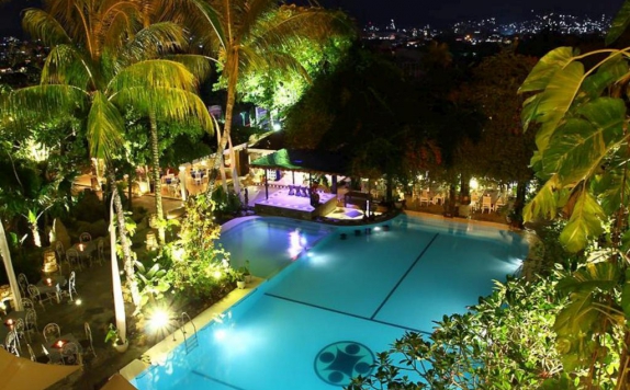 Swimming Pool di Mesra Resort Hotel