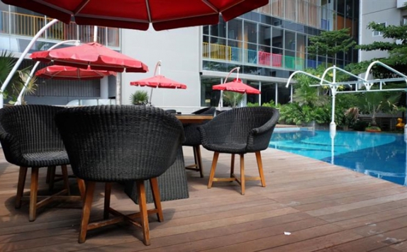 Swimming Pool di MG Suites Hotel Semarang