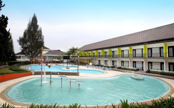 Swimming Pool di Mikie Holiday Resort & Hotel