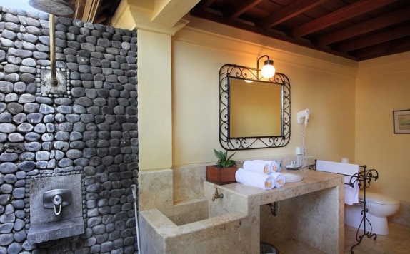 Tampilan Bathroom Hotel di Mimpi Resort Tulamben