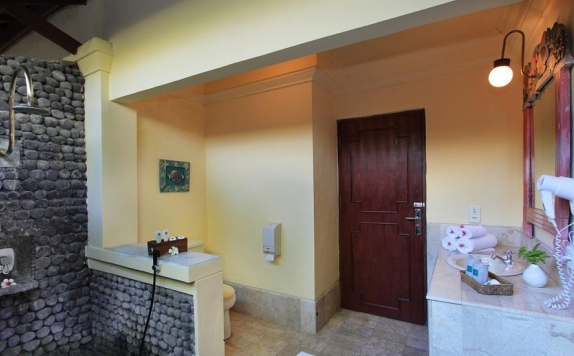 Tampilan Bathroom Hotel di Mimpi Resort Tulamben