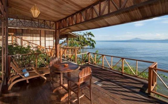 Terrace di Minahasa Lagoon Hotel
