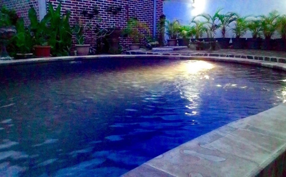 Swimming Pool di Mumbul Guesthouse