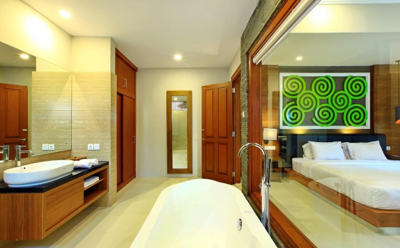 Double bed di Mutiara Bali Boutique Resort & Villas