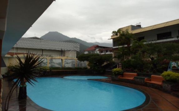 Swimming Pool di Mutiara Baru Hotel