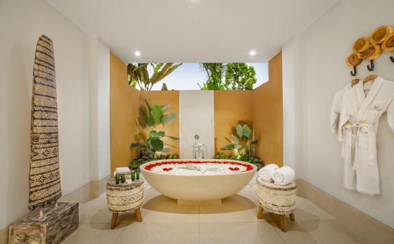 Bathroom di Nandini Bali Jungle Resort & Spa