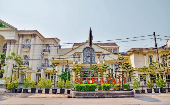 Front view di Narapati Indah Hotel