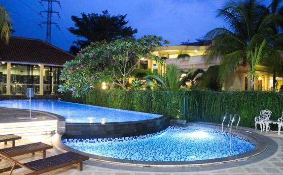 Swimming Pool di Narita Hotel Tangerang