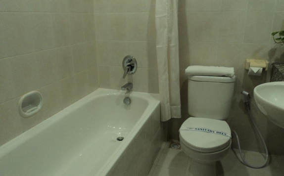 Tampilan Bathroom Hotel di Narita Hotel Tulungagung