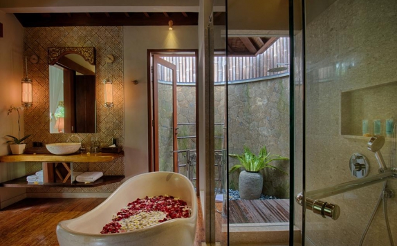 Tampilan Bathroom Hotel di Natya Resort Ubud