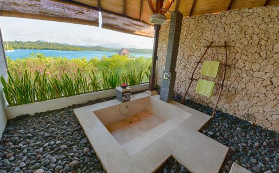 bathroom di Naya Gawana Resort & Spa
