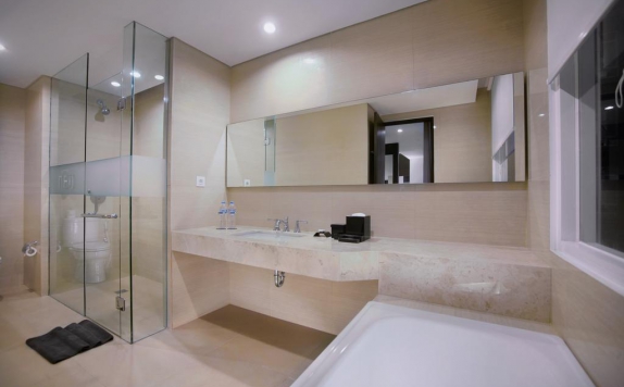 Bathroom di Neo Denpasar