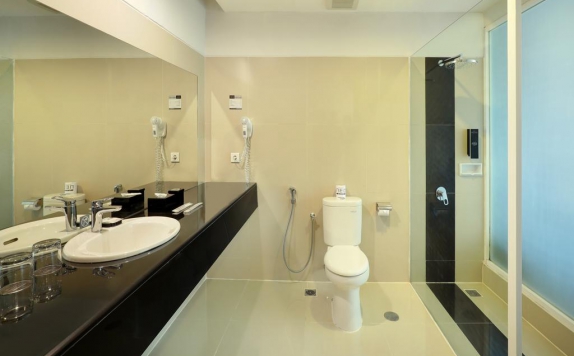 Tampilan Bathroom Hotel di Neo Palma Palangkaraya