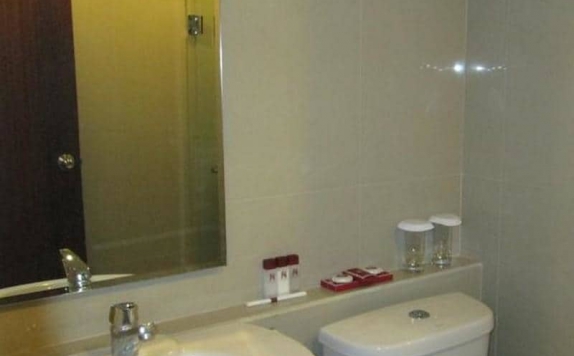 Bathroom di The Naripan Hotel