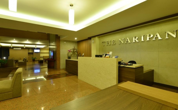 Receptionist di The Naripan Hotel