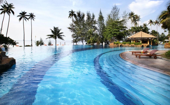 Swimming pool di Nirwana Resort Hotel