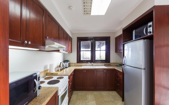 kitchen di Nirwana Villa Estate