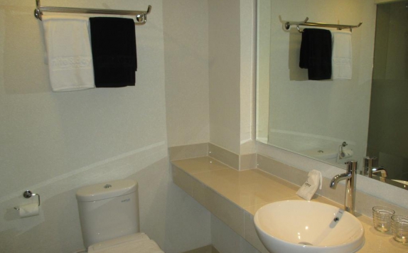 Bathroom di Nite and Day Batam - Jodoh Square