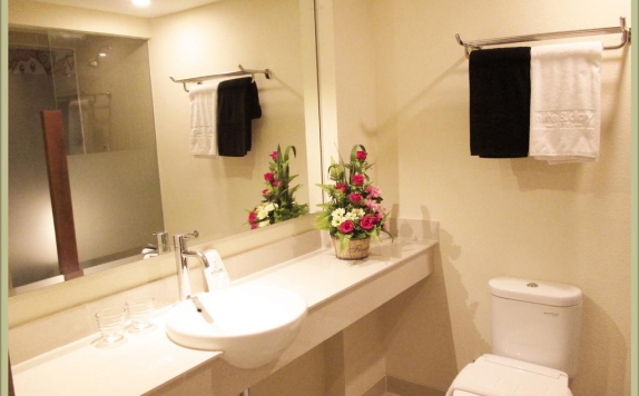 Bathroom di Nite and Day Batam - Jodoh Square