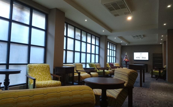 Interior Lobby di Nite & Day Hotel Kedungdoro