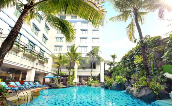 Swimming pool di Novotel Hotel Yogyakarta