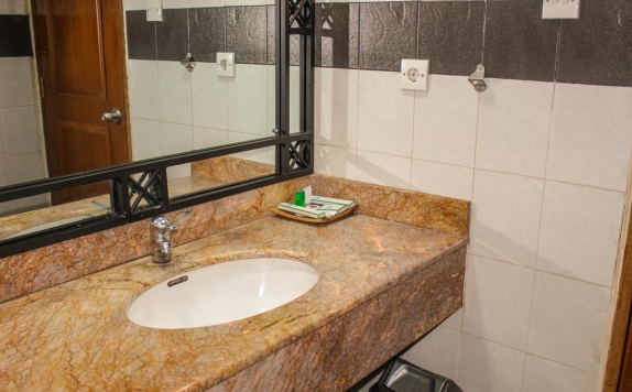 Bathroom di Nuansa Maninjau Hotel & Resort