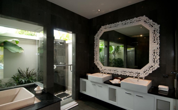bathroom di Nunia Boutique Villa