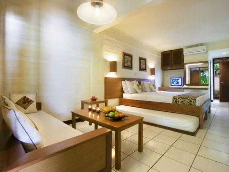 Kamar Tidur di Nyiur Indah Beach Hotel