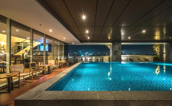 Swimming pool di Oakwood Hotel & Residence Surabaya