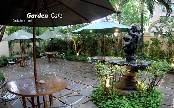 Garden Cafe di Oasis Amir Hotel Jakarta