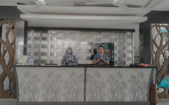 Receptionist di Oce-an View Residence Hotel