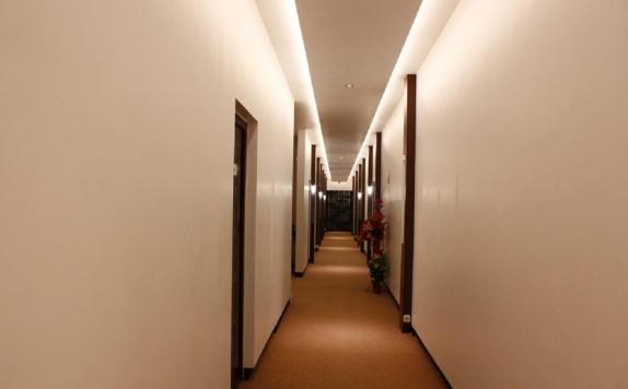 Koridor di Odaita Hotel Pamekasan