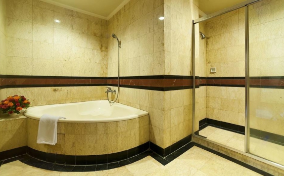 Bathroom di Olympic Hotel Jakarta