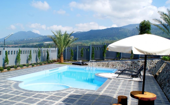 Swimming Pool di Osmond Villa & Resort