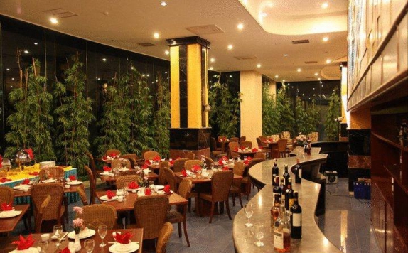 Restaurant di OVAL Hotel