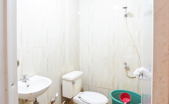 Bathroom di Oxy Residence Manado