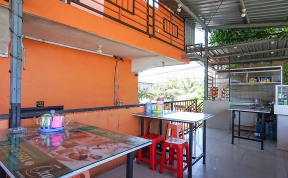 Dapur umum di Oxy Residence Manado