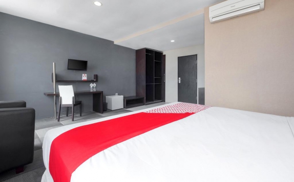 Tampilan Bedroom Hotel di OYO 472 Hotel Asyra