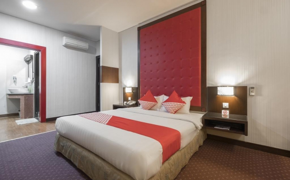 Tampilan Bedroom Hotel di OYO 821 Hotel Dinasti