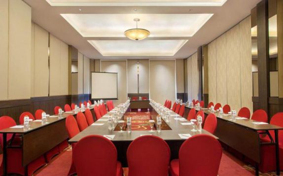 meeting room di Padjadjaran Suites Business & Conference Hotel Cengkareng